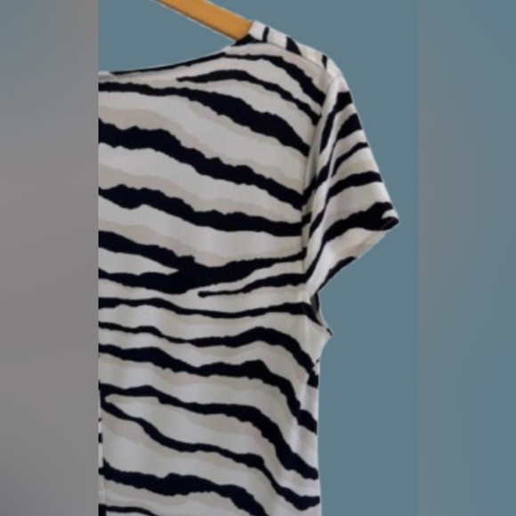 Jones New York blk, gry & wht zebra print 
cowl nk faux wrap midi dress SZ M - Picture 6 of 12